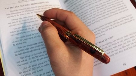 Dàn ý văn thuyết minh về cây bút bi Lớp 8 9 mới nhất