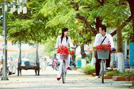 Dàn ý tưởng tượng 20 năm sau em về thăm trường cũ bài số 2, LỚP 9