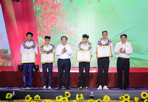 Bài viết số 5 lớp 9 đề 3: suy nghĩ nhiều học sinh đoạt giải cao quốc tế