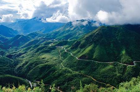 Nội dung nghệ thuật của bài thơ Qua đèo ngang Lớp 7