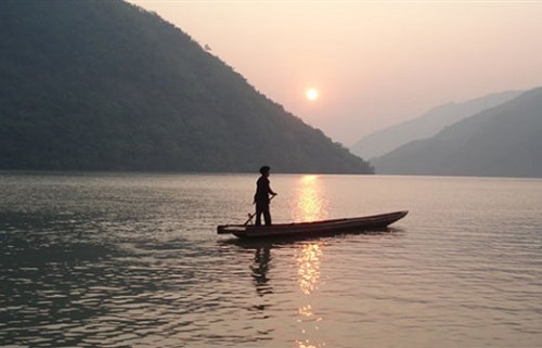 Mở bài Người lái đò sông Đà