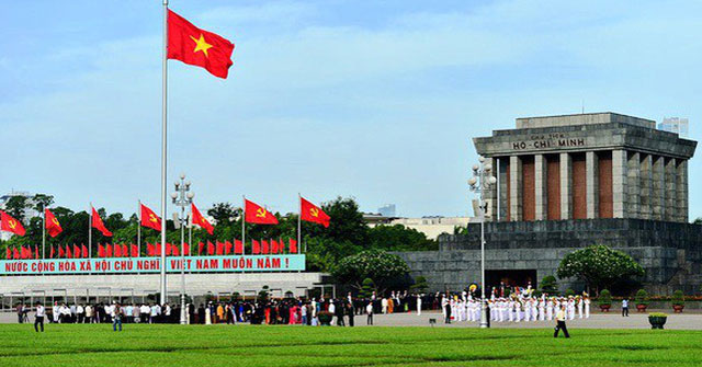 Phân tích bài Viếng lăng Bác ngắn nhất của nhà thơ Viễn Phương